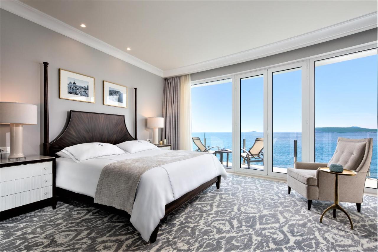 Royal Blue Hotel Ντουμπρόβνικ Εξωτερικό φωτογραφία A bedroom at The Ritz-Carlton, Naples